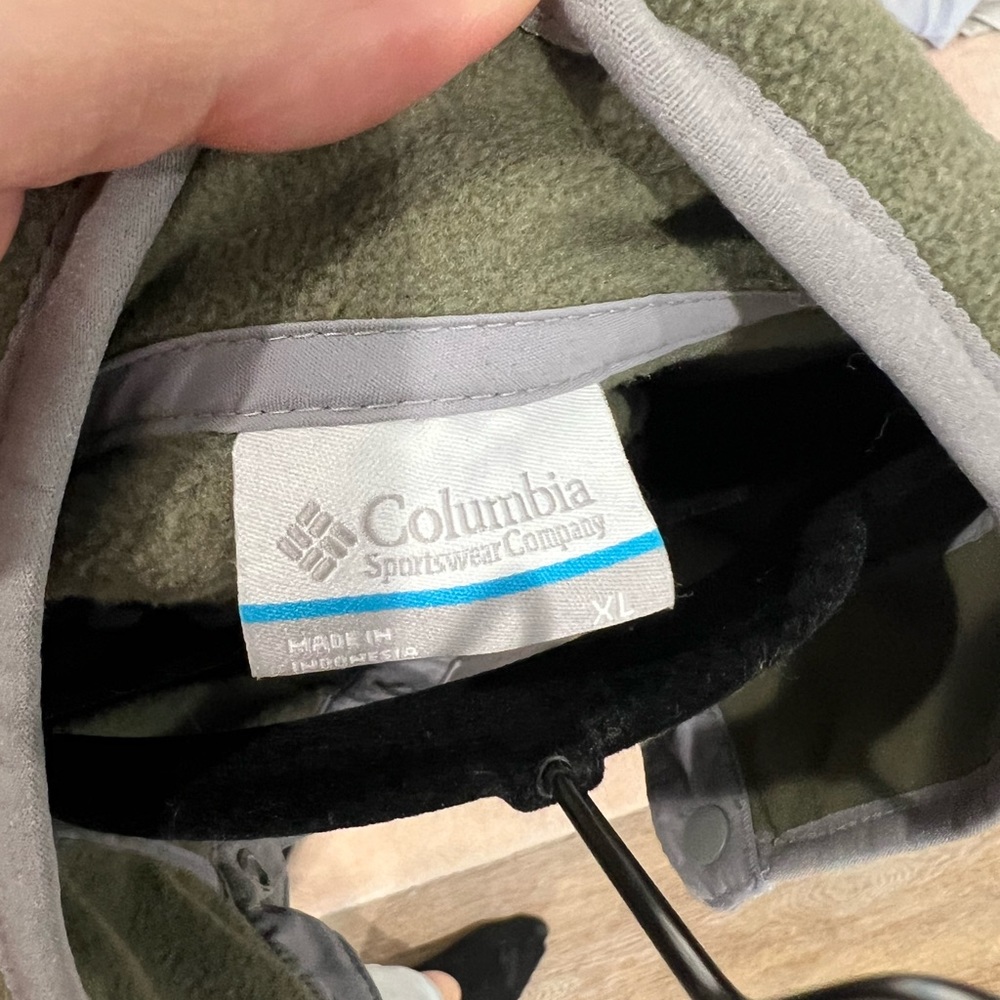 Columbia Pullover - image 3